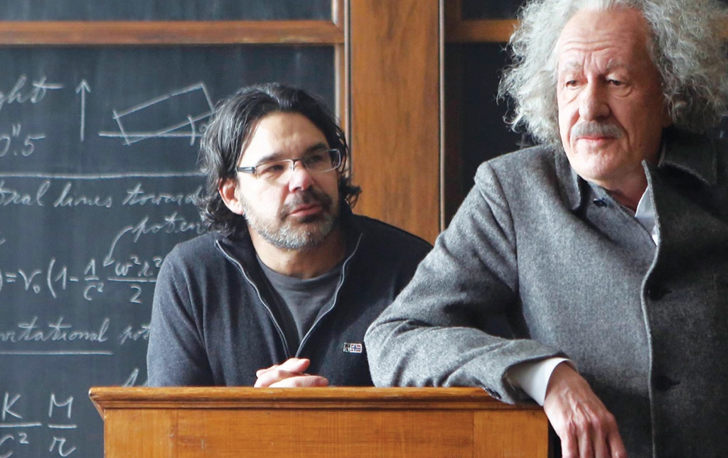 Photograph of Ken Biller &rsquo;86 with actor Geoffrey Rush (as Albert Einstein) on set
